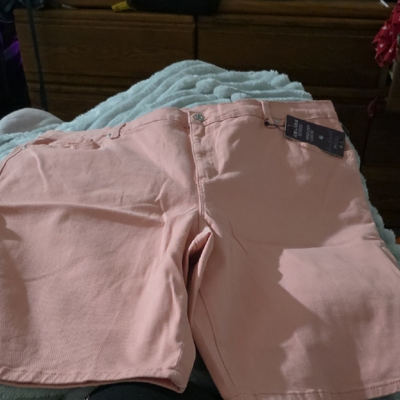 Gloria Vanderbilt Pants - Gloria Vanderbilt Light Pink Women's Shorts